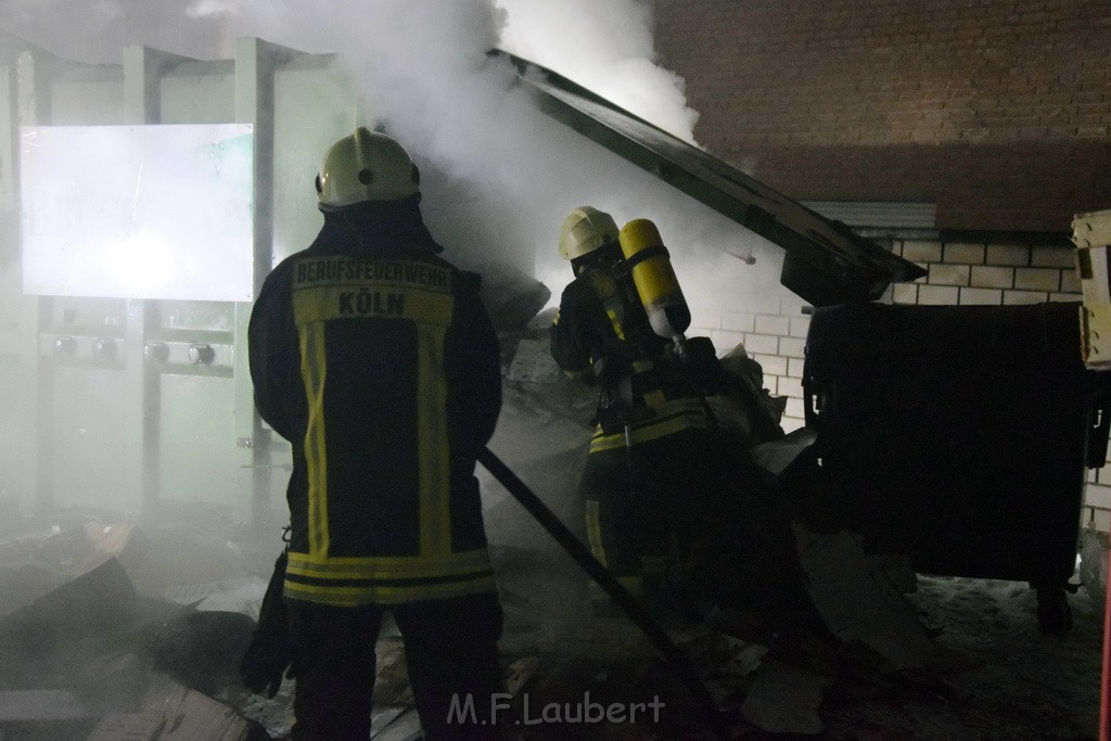 Feuer Papp Presscontainer Koeln Hoehenberg Bochumerstr P274.JPG - Miklos Laubert